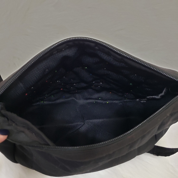 Embroidered quilted medium sized purse with amazing detail - Picture 6 of 14